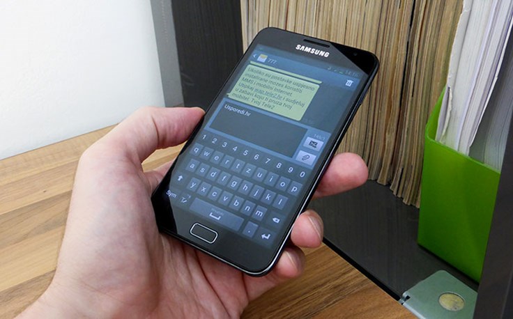 Samsung-Galaxy-Note-N7000-uživo-u-ruci-(7).jpg